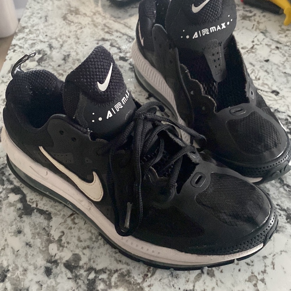 Pre owned Nike airmax in good condition size 7.
